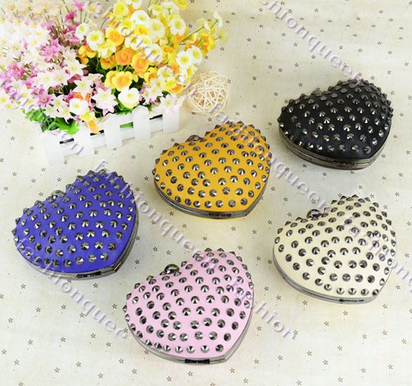 Bolsinha de mão - coração com spikes
