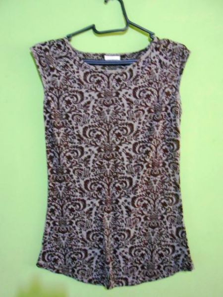 Blusinha com leve transparência